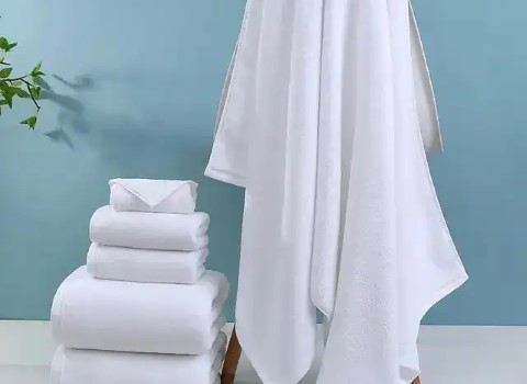 تصویر 4 از حوله استخری مقاوم در برابر شستشوهای مکرر و دوام بالا